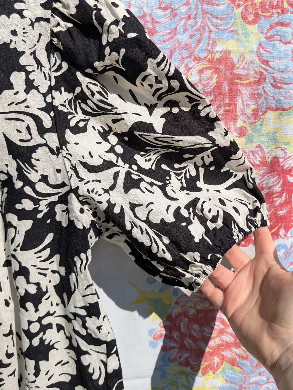 Christian Siriano Large Linen/Rayon Cropped Floral Black and White Top - Picture 3 of 8